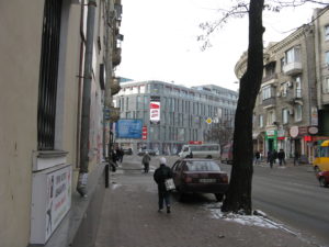 Approaching the mall (Passis - different than that in Russian but close).  It is one of the bigger ones here and very modern with upscale stores.  It is five stories high but each floor is smaller than most malls so probably comparable in size to most.