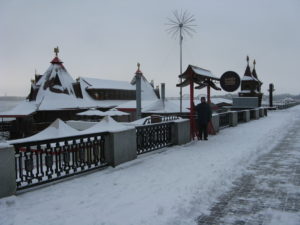 I thought this looked like an interesting place.  I think it is a restaurant - but I don't know as I can't read the sign - well I can read it but I have no idea what it says.