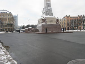 Details of this side of the monument.