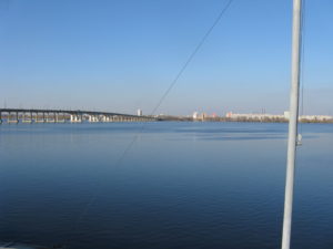 This is looking across the river to Left Bank with the northern bridge (actually the middle bridge as there is anther one farther north).