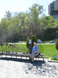 Another scupture. This time a tree. Later we saw yet another wedding couple putting ribbons on the tree - there are some interesting things hanging on it.