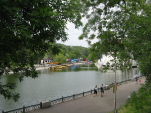 A river runs through the park. I expect it is connected to the Dnepr but am not sure about that - it is certainly as dirty as the Dnepr is. there are boats to ride.
