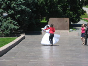 A bride preparing for a photo moment at the Victory Day Monument.