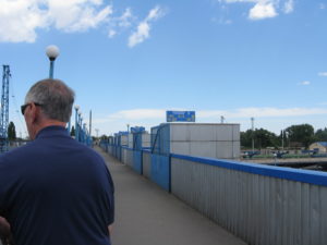 At the top of the stairs you can see all the entrances to go down to the various tracks.