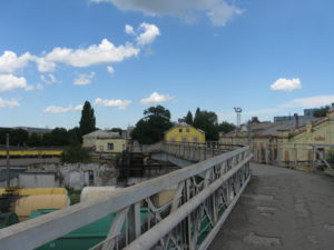 The other end of the overhead walkway. Elder Morgenegg wondered what was out there. I let him go experiment.