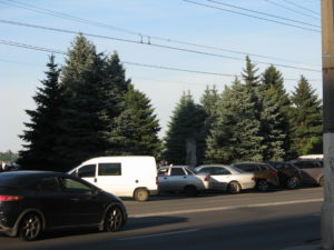 As we headed up the little hill to this side of the bridge overpass you can see all the cars - they are actually parked on the side with the wheels over the edging. We wonder if there are damaged undersides due to the way they park.